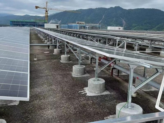 Индивидуальная конструкция крепления фотоэлектрического кронштейна на крыше для солнечных батарей