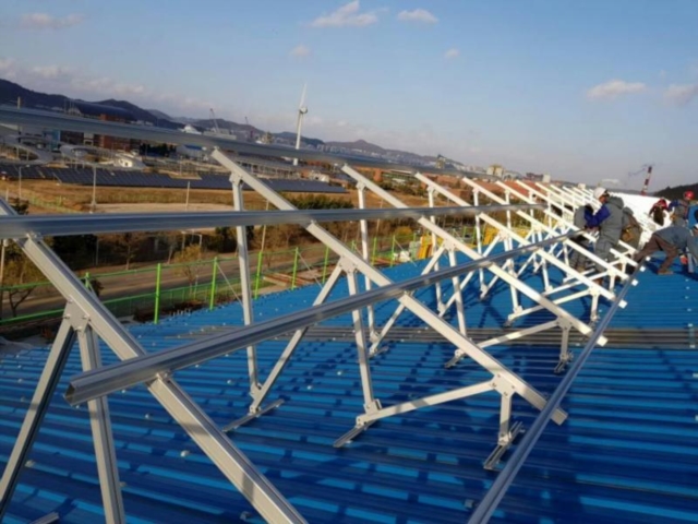 Алюминиевая конструкция крепления солнечной панели