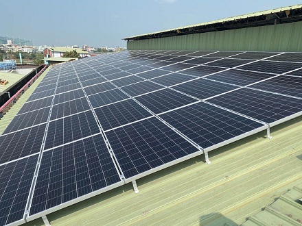 Kingfeels устанавливает солнечную установку на заводе в Таиланде.
